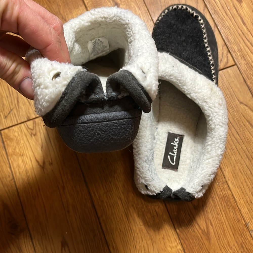 Clarks | women’s slippers with leather upper and Sherpa lining shoe size 8 - Picture 10 of 11